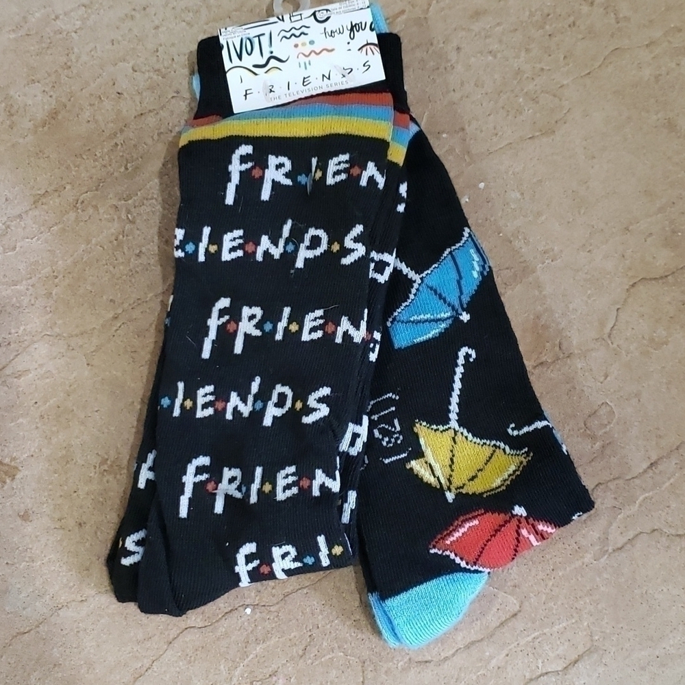 𝅺Friends TV Comedy Series Novelty Crew Socks 2 Pair F.R.I.E.N.D.S Umbrella